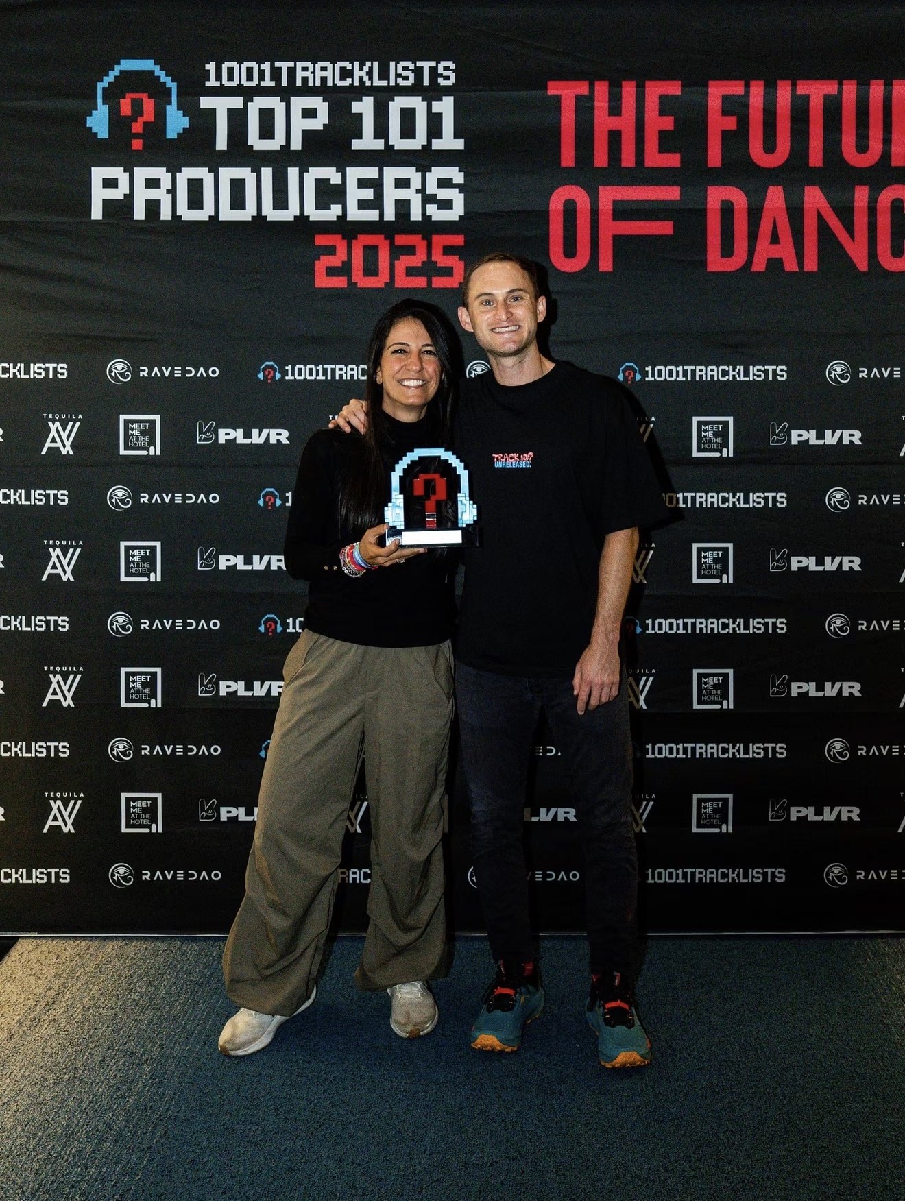 Sama receiving the 1001Tracklists Top 101 Producers 2025 award in Amsterdam