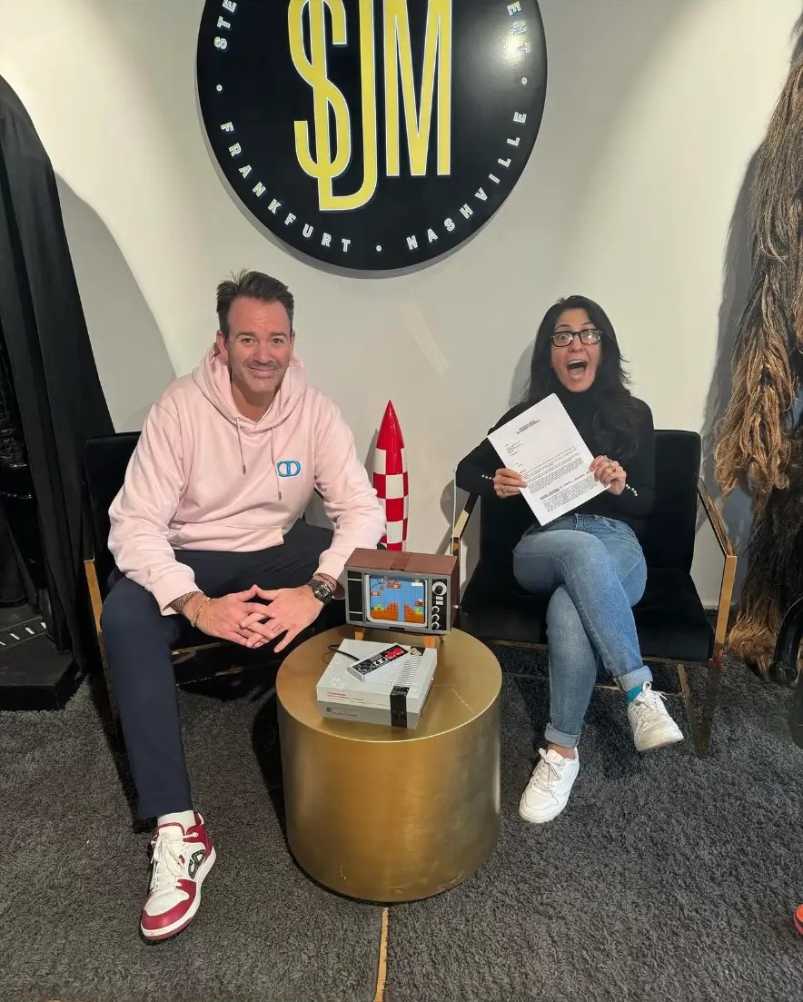 Sama signing with Stefan Dabruck Management in Frankfurt